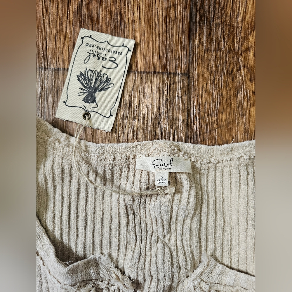 Easel Oversized Ribbed Ruffle Top – Size Small (NWT) - Picture 4 of 6